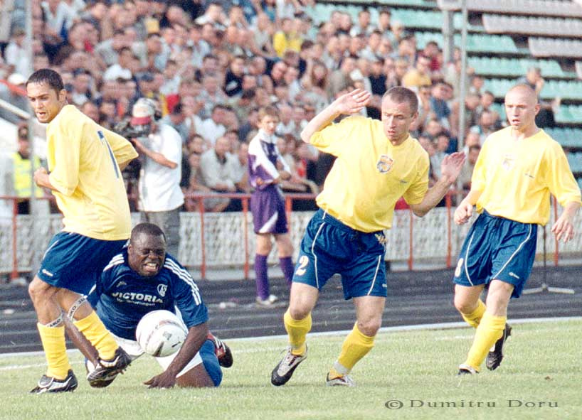 "...ukushu!.." ili "..vo dvore zlaia sobaka!.." fotbal sobaka