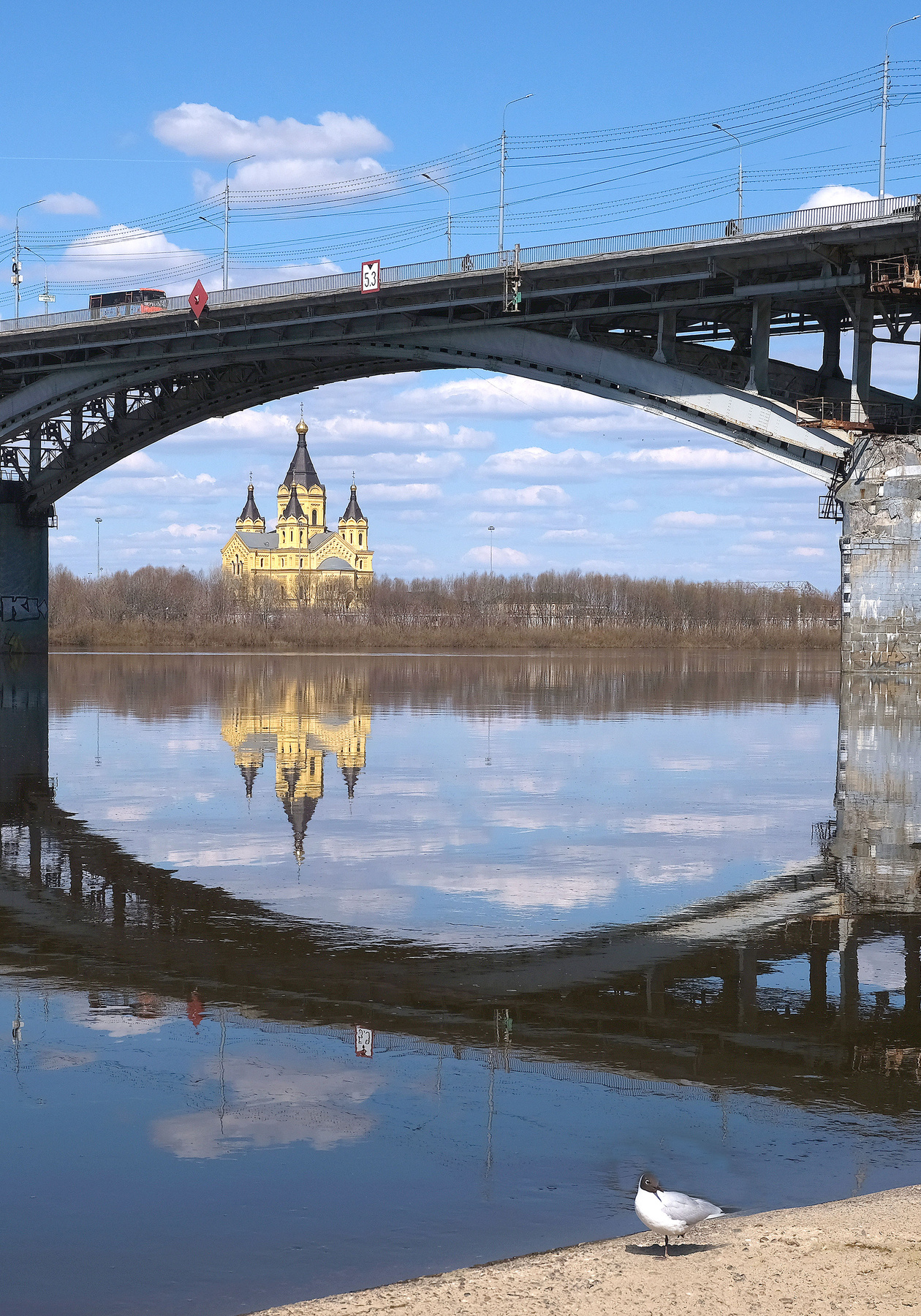 март 