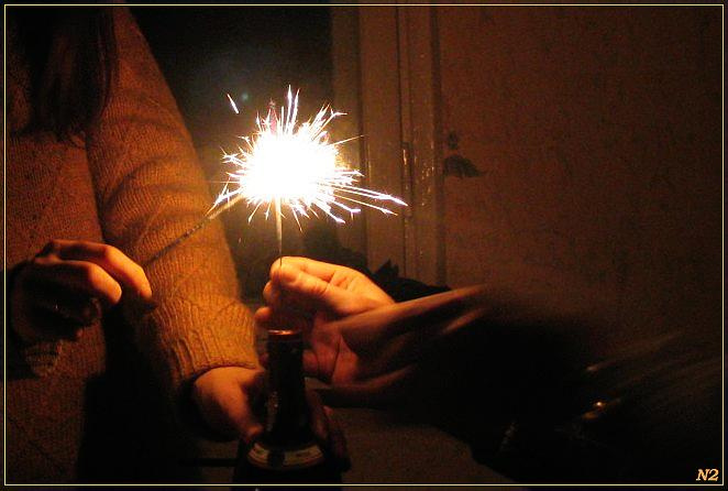 пламя на двоих... двое пламя бенгальский огонь ночь