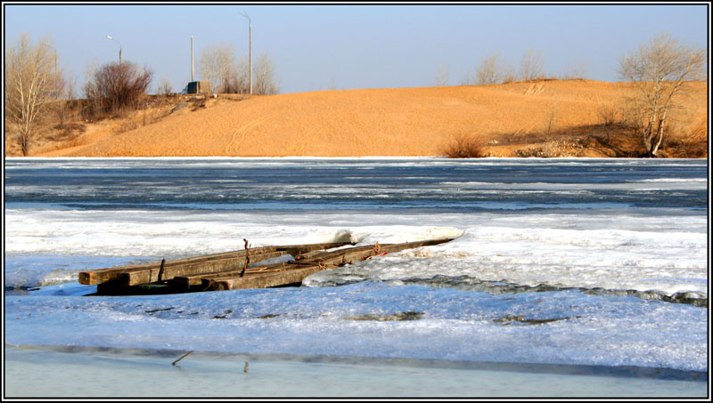Морозный пляж пляж весна