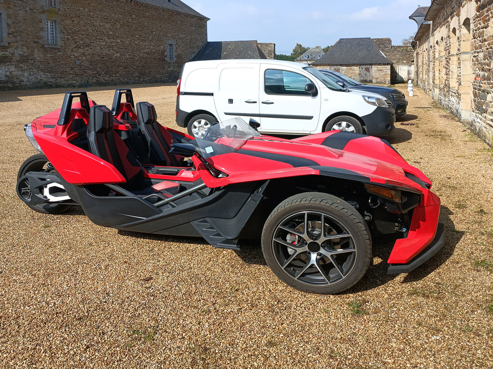 Рогатка Бретань Bretagne Финистер Finister Севинье рогатка трицикл Polaris Slingshot