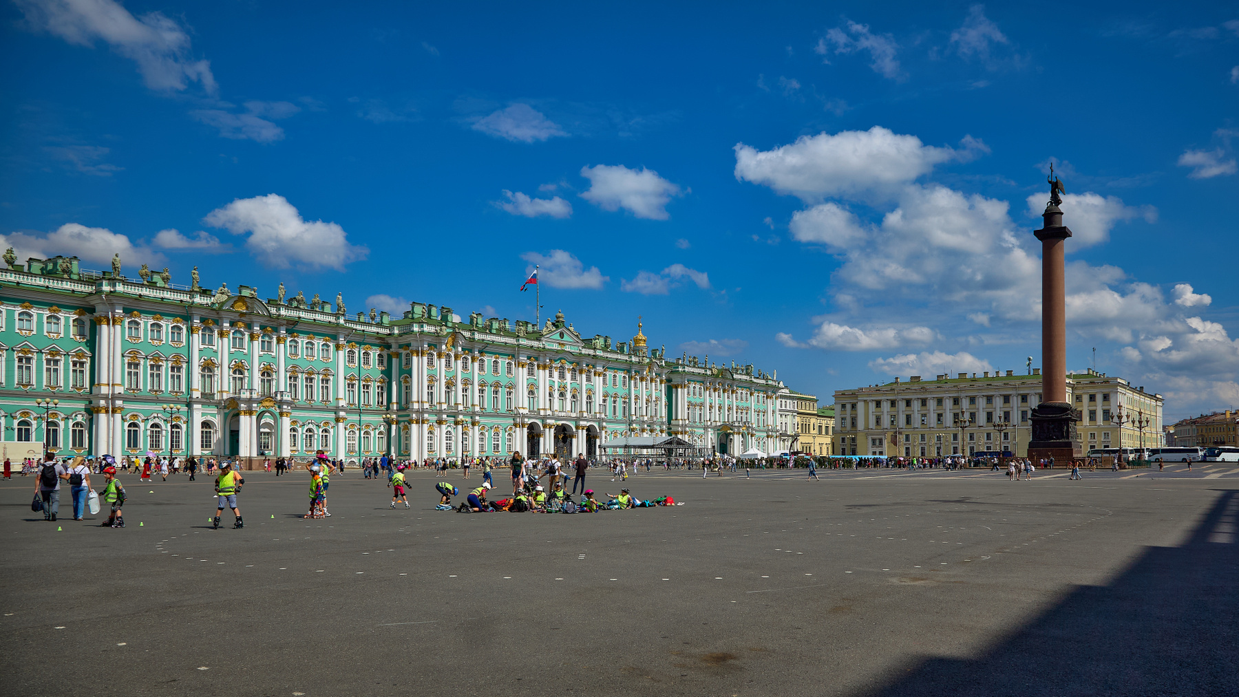Дворцовая площадь (день)... Санкт-Петербург Дворцовая площадь Зимний дворец Александровская колонна Эрмитаж