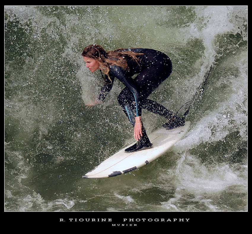 она скользила по волне... surfing