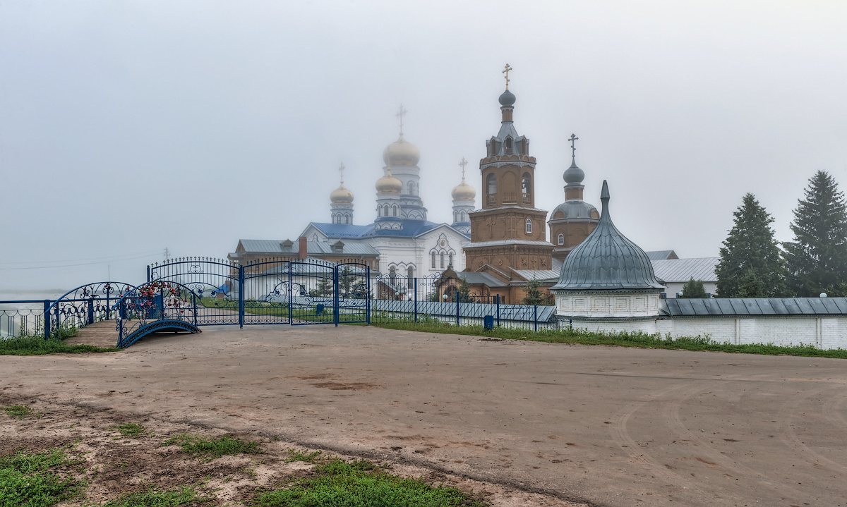 Туман лето туман монастырь забор мостик утро