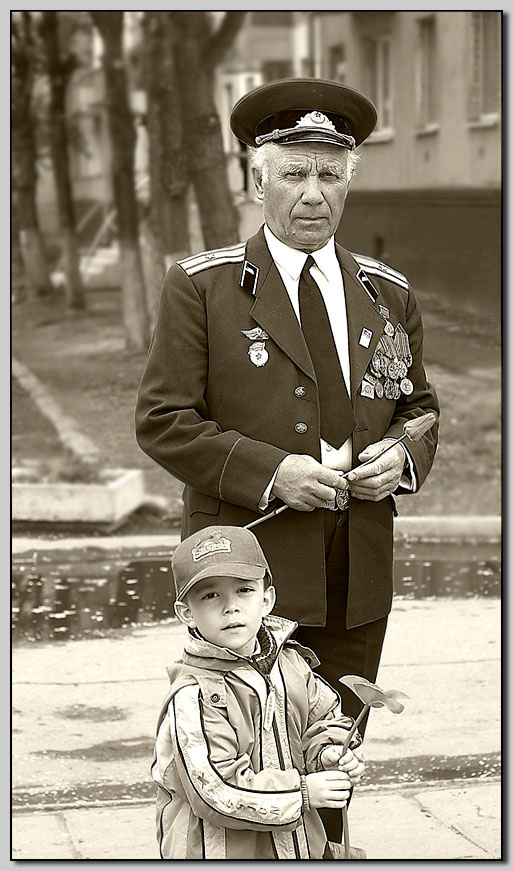 Защитники Родины 9 мая парад мальчик ветеран