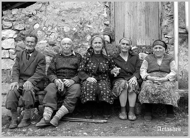 Сельчане. Карабах 2004. сельчане село деревня сельские жители армения карабах горцы групповой портрет