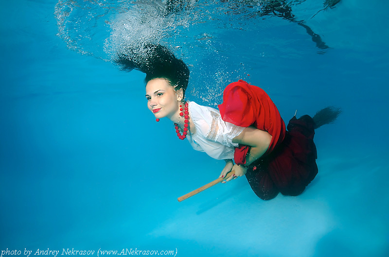 Ведьмочка art,fashion,water,арт,бассейн,водой,креатив,мода,модель,под,подводная,стиль,фешн,фотография,underwater,фэшен,pool,under,UW
