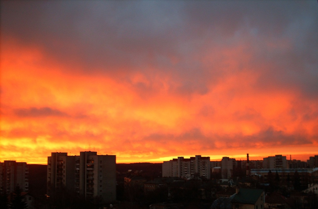 Львовские зарисовки. Пламям осенним утро зажглось. осень рассвет Львов