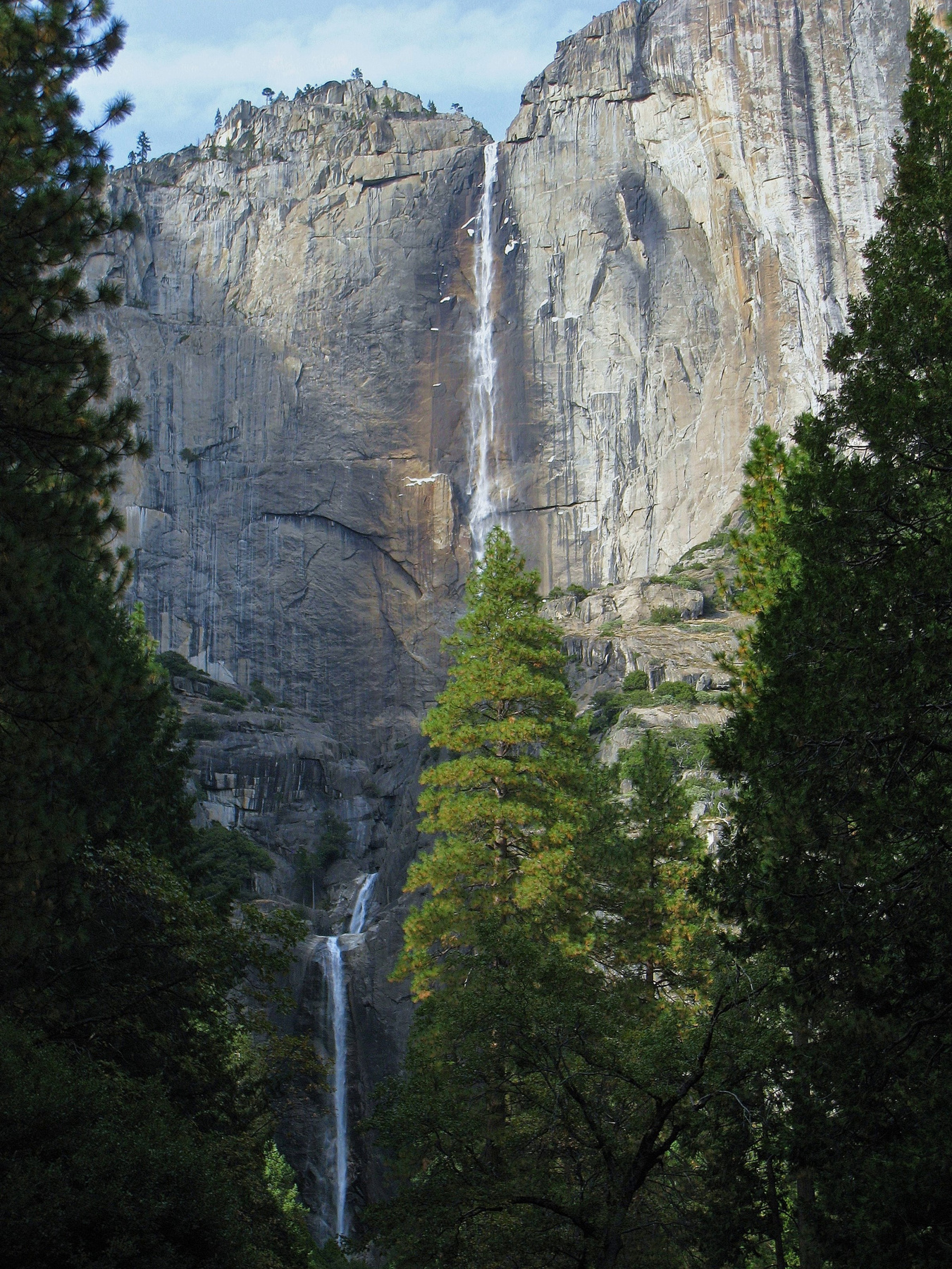 Йосемитский водопад (Yosemite Falls). Америка пейзаж скалы дюны песок природа