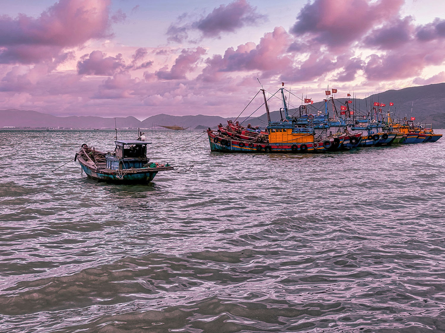 Рыбацкие кораблики Куниен Вьетнам Vietnam