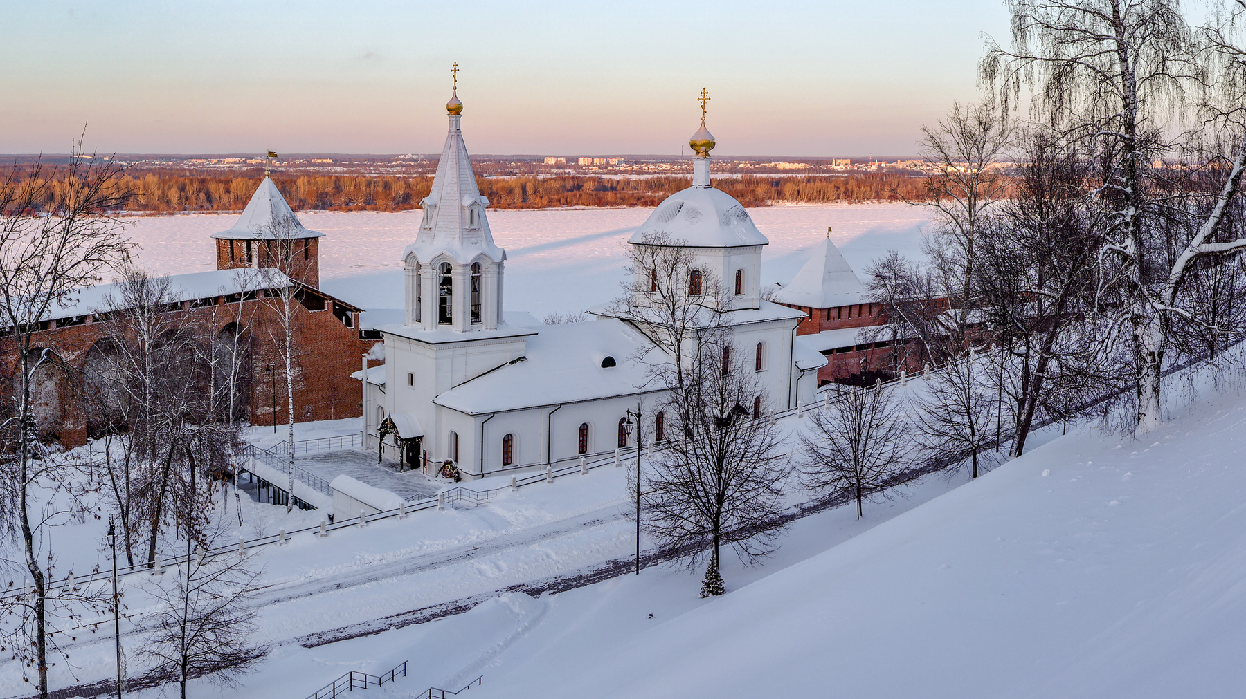 Симеоновская церковь на Ивановском спуске Нижегородского Кремля 