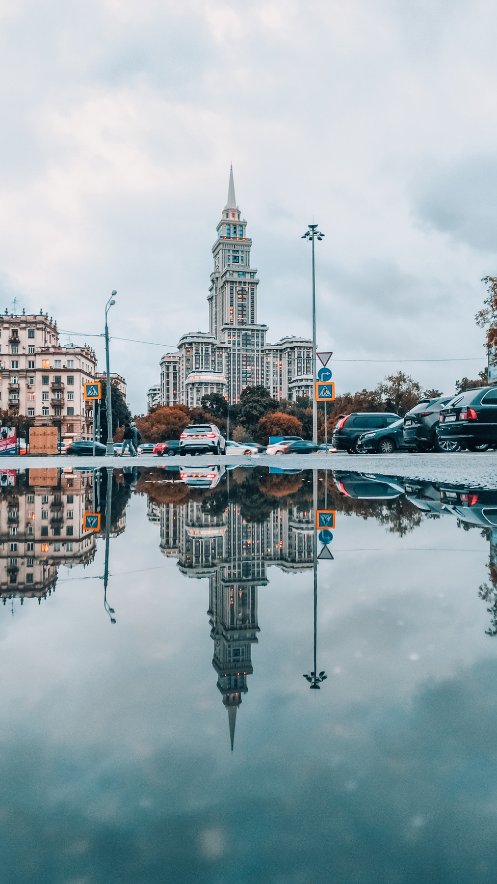 Триумф палас. высотка триумф палас отражение симметрия москва