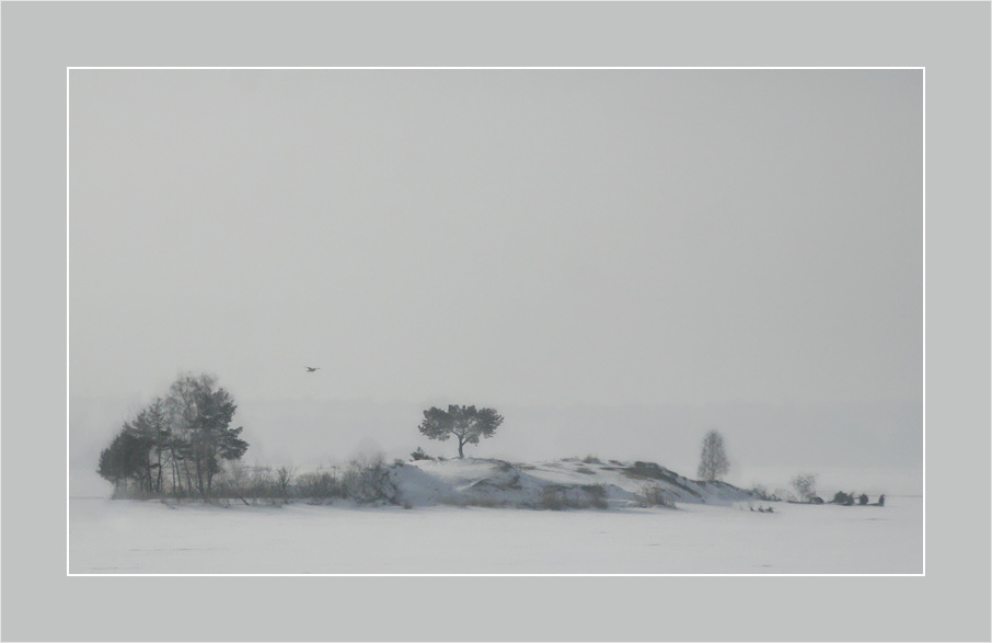 . . . i s l e . . . остров