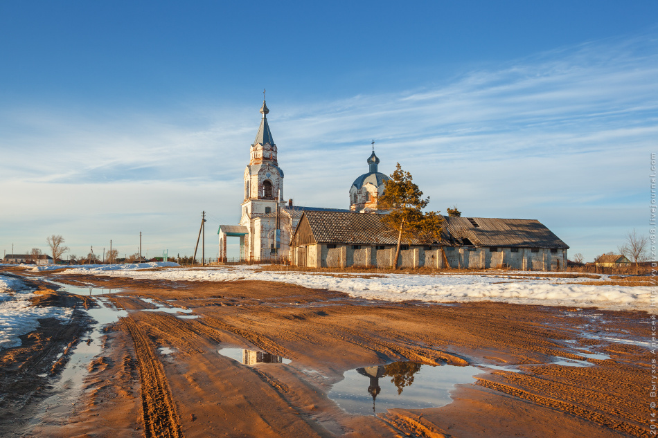 Весенняя дорога весна храм лужа село дорога отражение