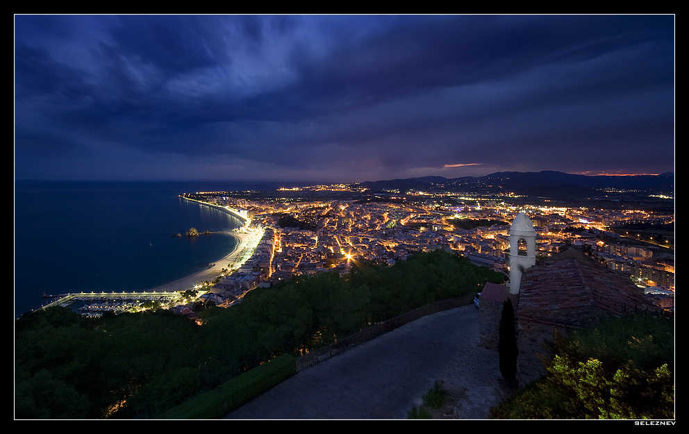 blanes de noche испания, горы, бланес, огни