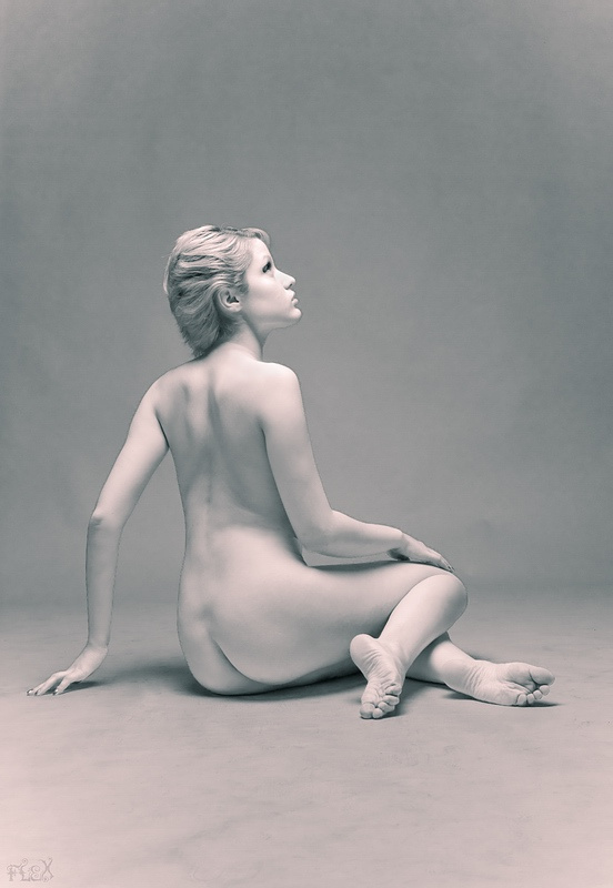 Refinement www.FlexDreams.com flex nude girl ancient retro canvas paint draw statue marble