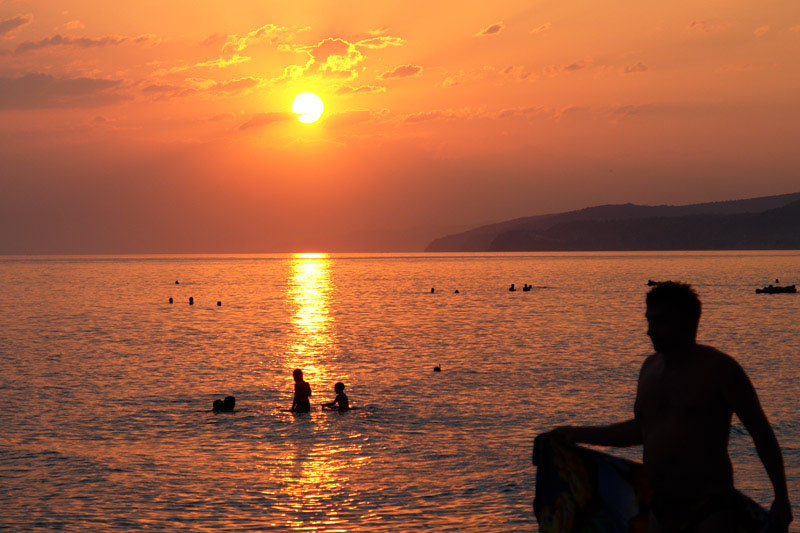 Закат у моря море закат пляж