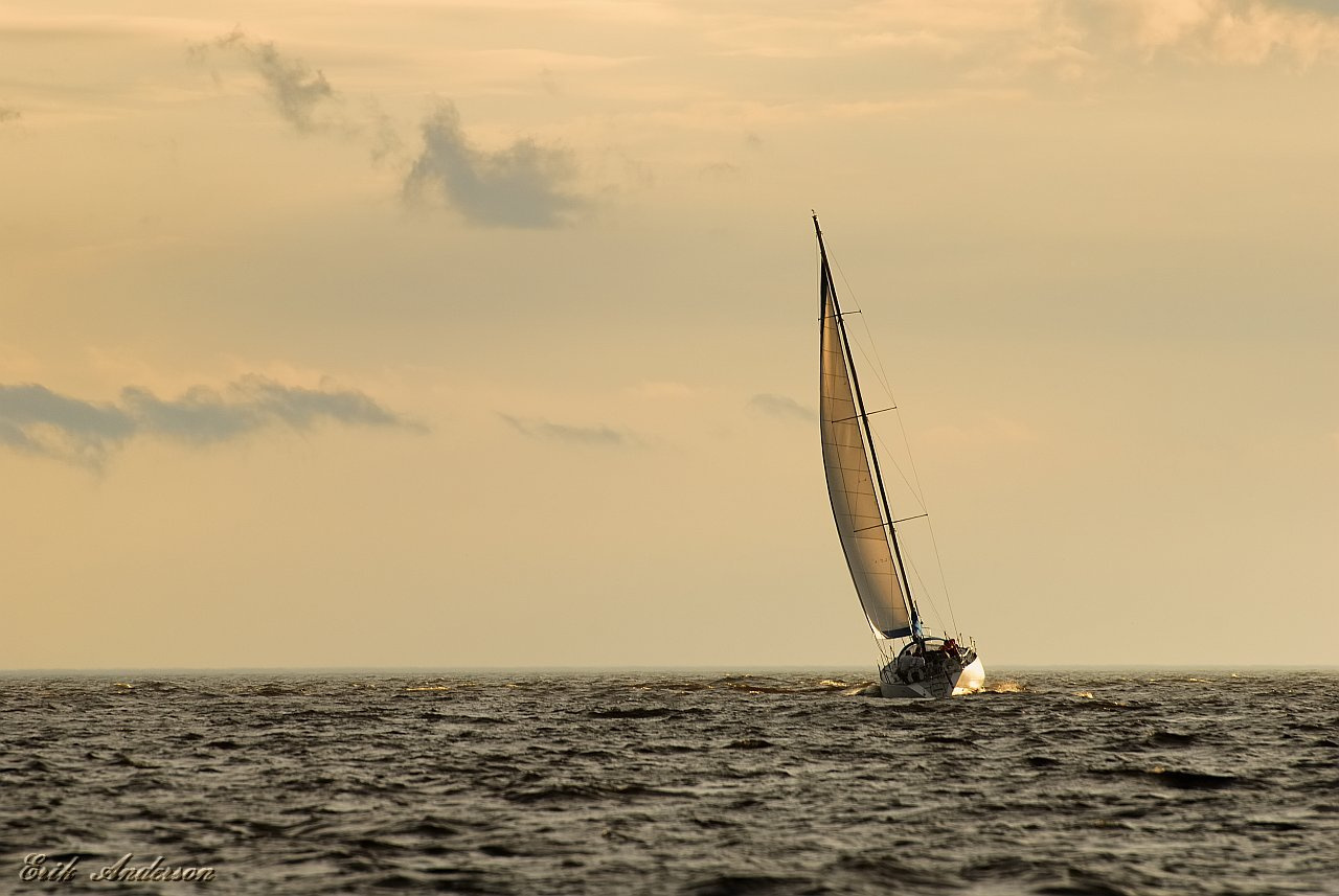 Вечернее плавание море яхта парус