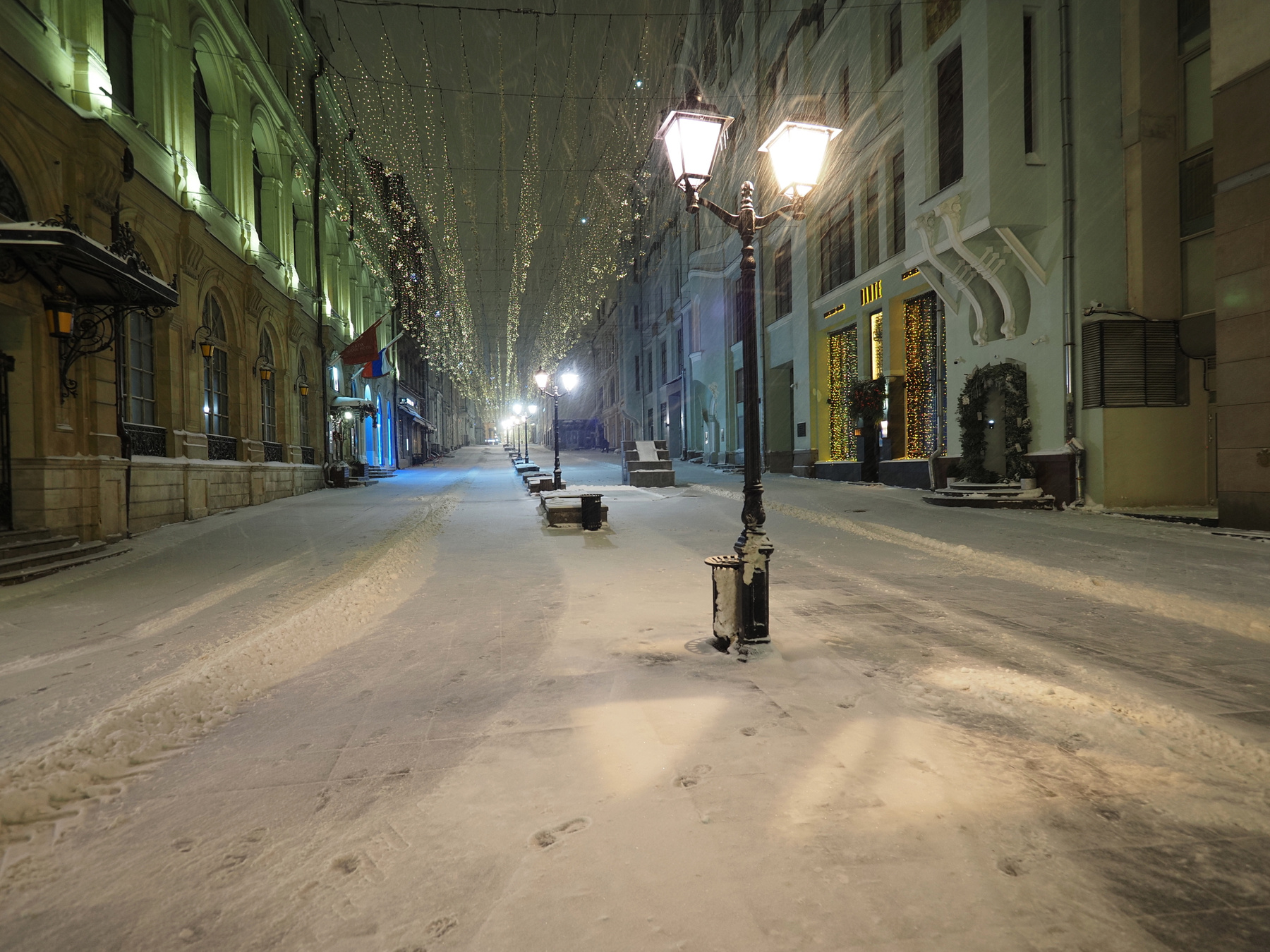 Кузнецкий мост-это улица в Москве 