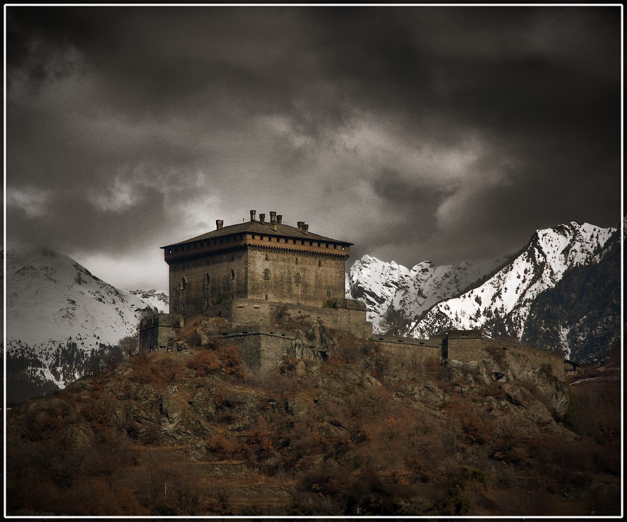 Альпы. италия альпы замок