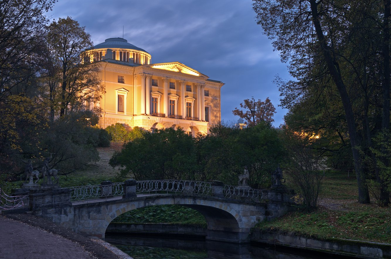 The Twilight is seeping through the skies Pavlovsk