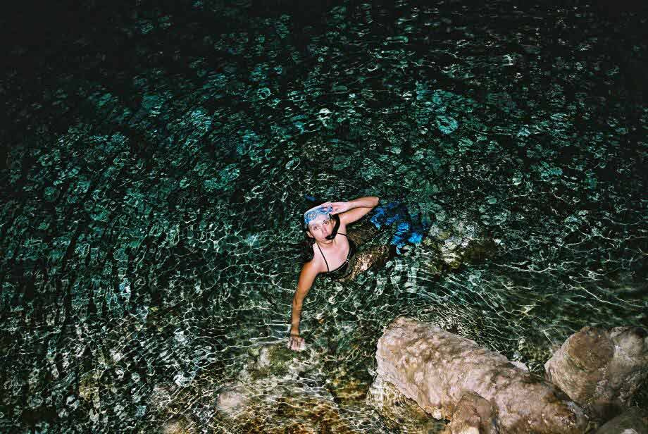 Пещерная купальщица Cave