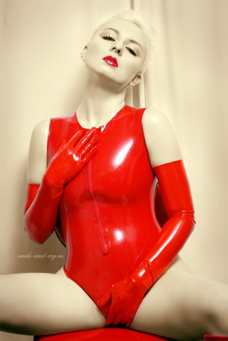 Sex. В перерыве. sex latex fetish перчатки боди латекс красный девушка в латексе фетиш