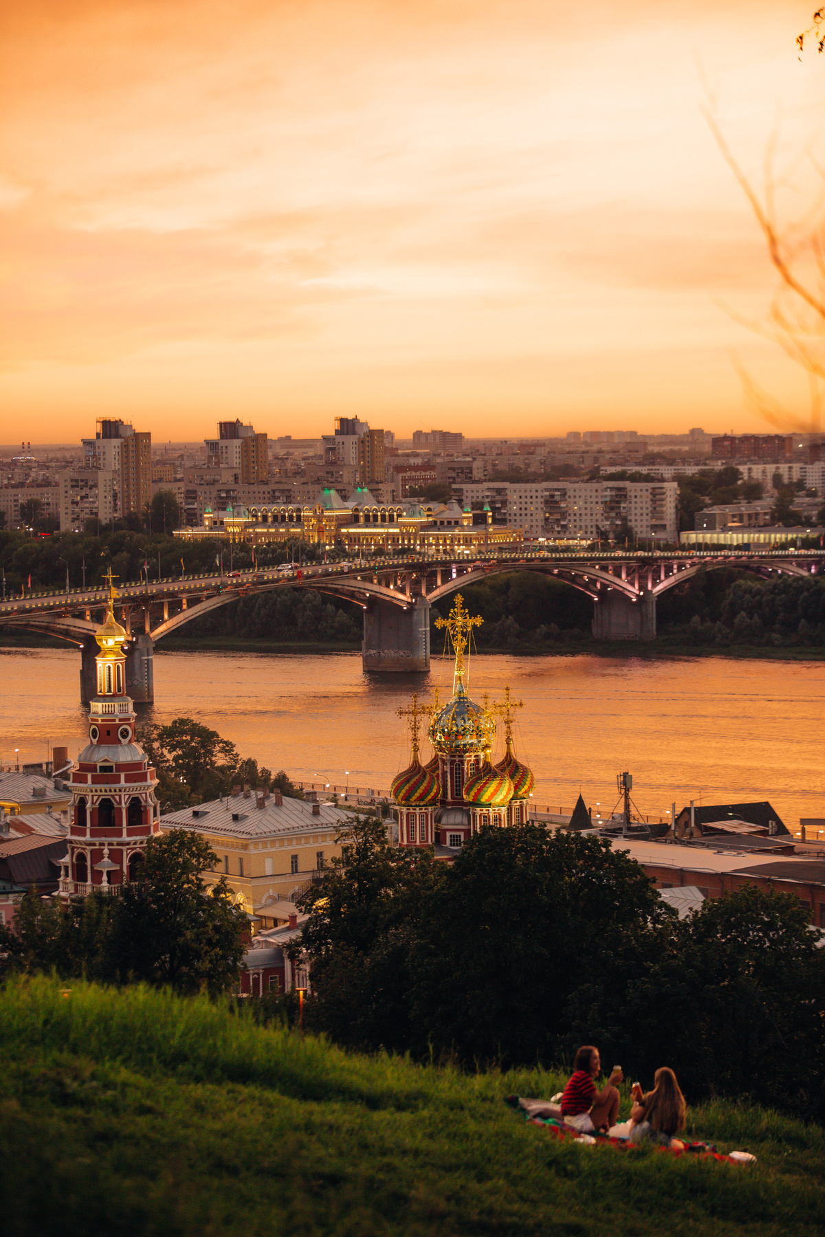 Летние краски город лето церковь пикник