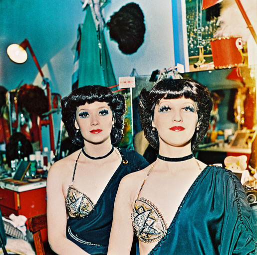 TWIGIRLS circus circus