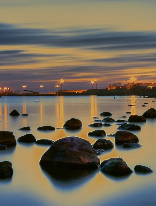 stones and milk. камень, вода, море, берег, тишина, ночь, камни, огни, пристань, порт
