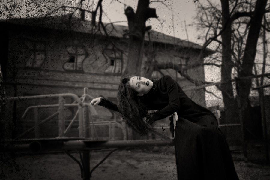 thoughts&feelings Ainada, b/w, Ellen Rococo