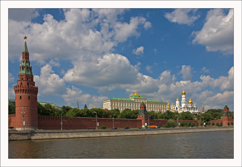 Воспоминание о летней прогулке по Москве Москва Кремль Москва-река