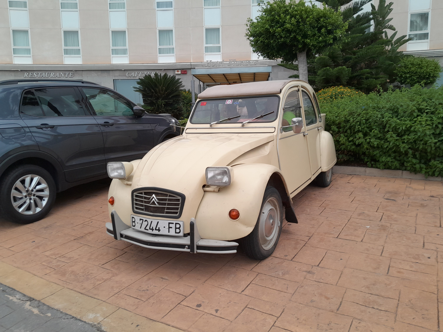Citroen автомобил город