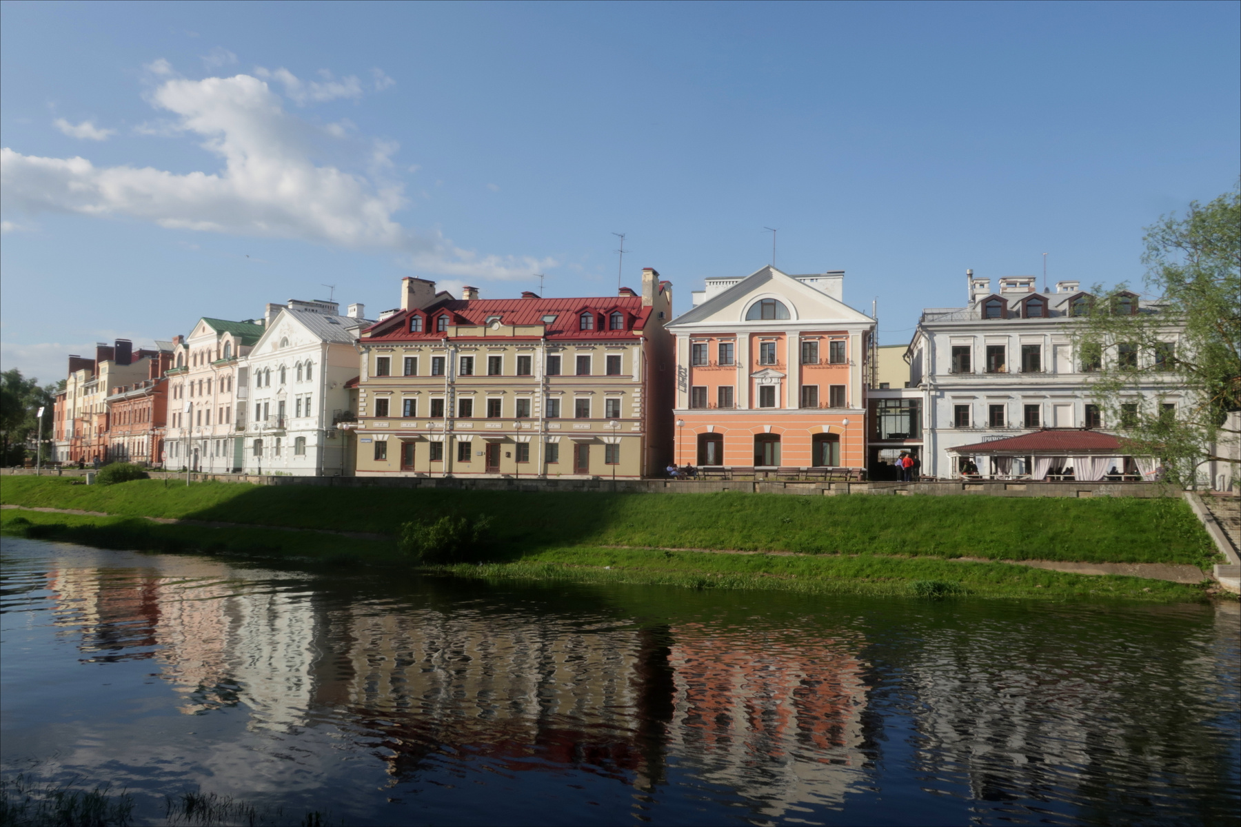 Нарциссы Творческий Союз Снежный Лев Фототренер Александр Мамакин Фото Светланы Мамакиной Путешествие Lihgra Advenyture Фотосайт Россия Псков отражения июнь