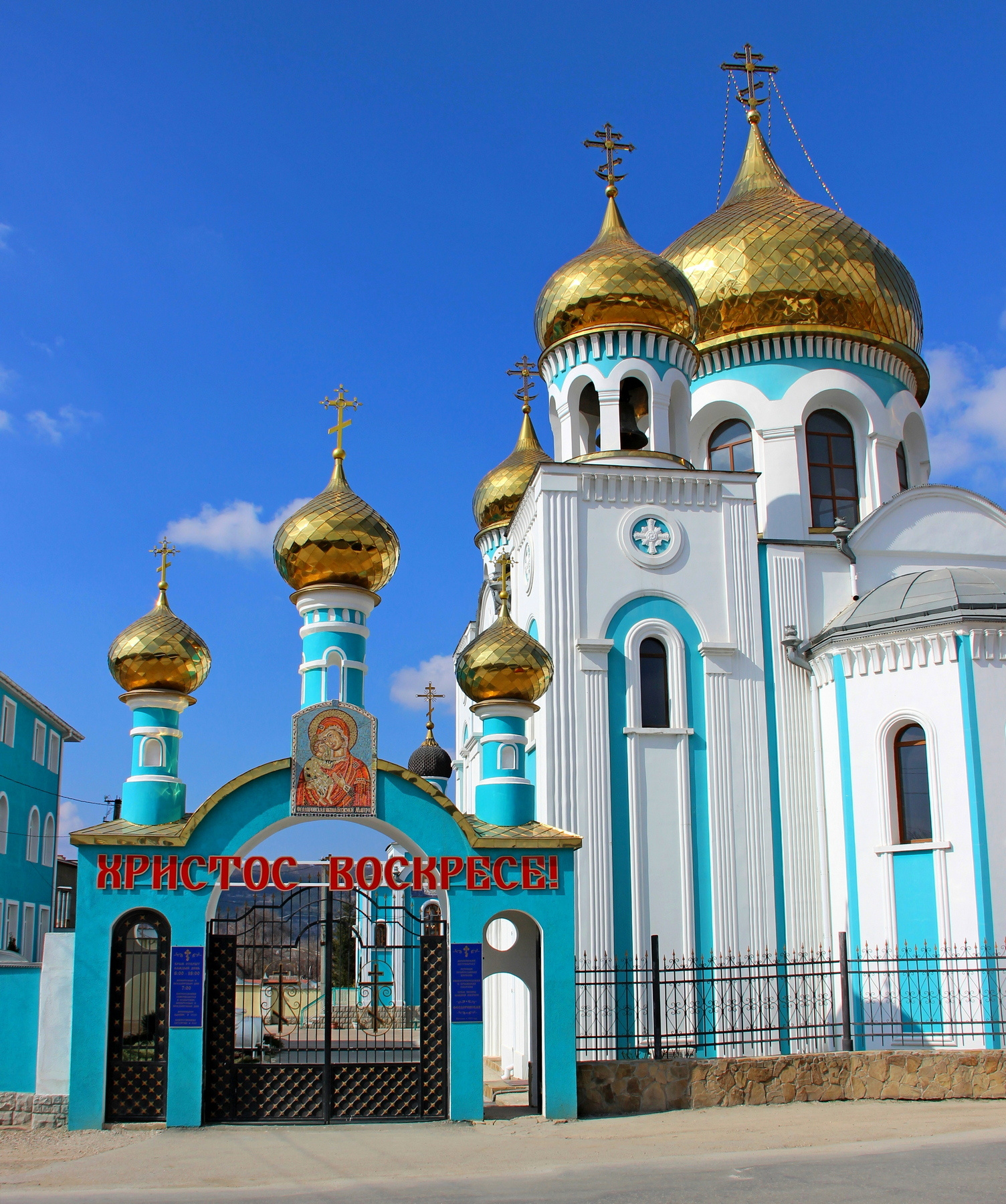 Церковь Феодоровской иконы Божией Матери россия крым храм бахчисарай день весна март