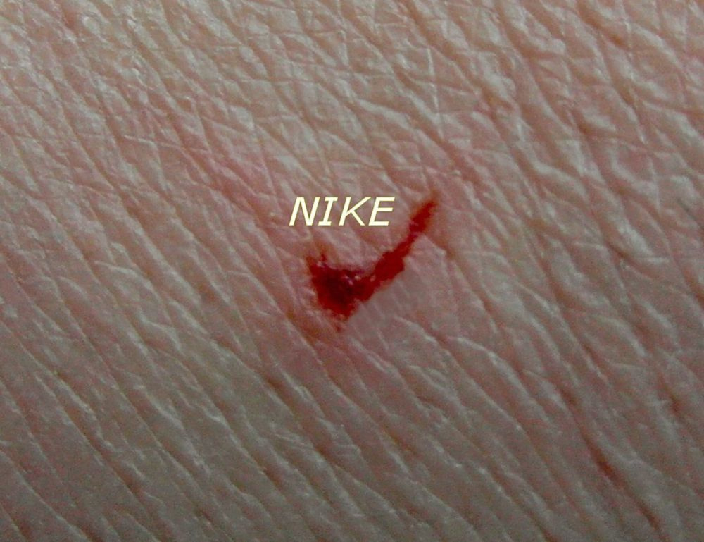 NIKE царапина рука найк