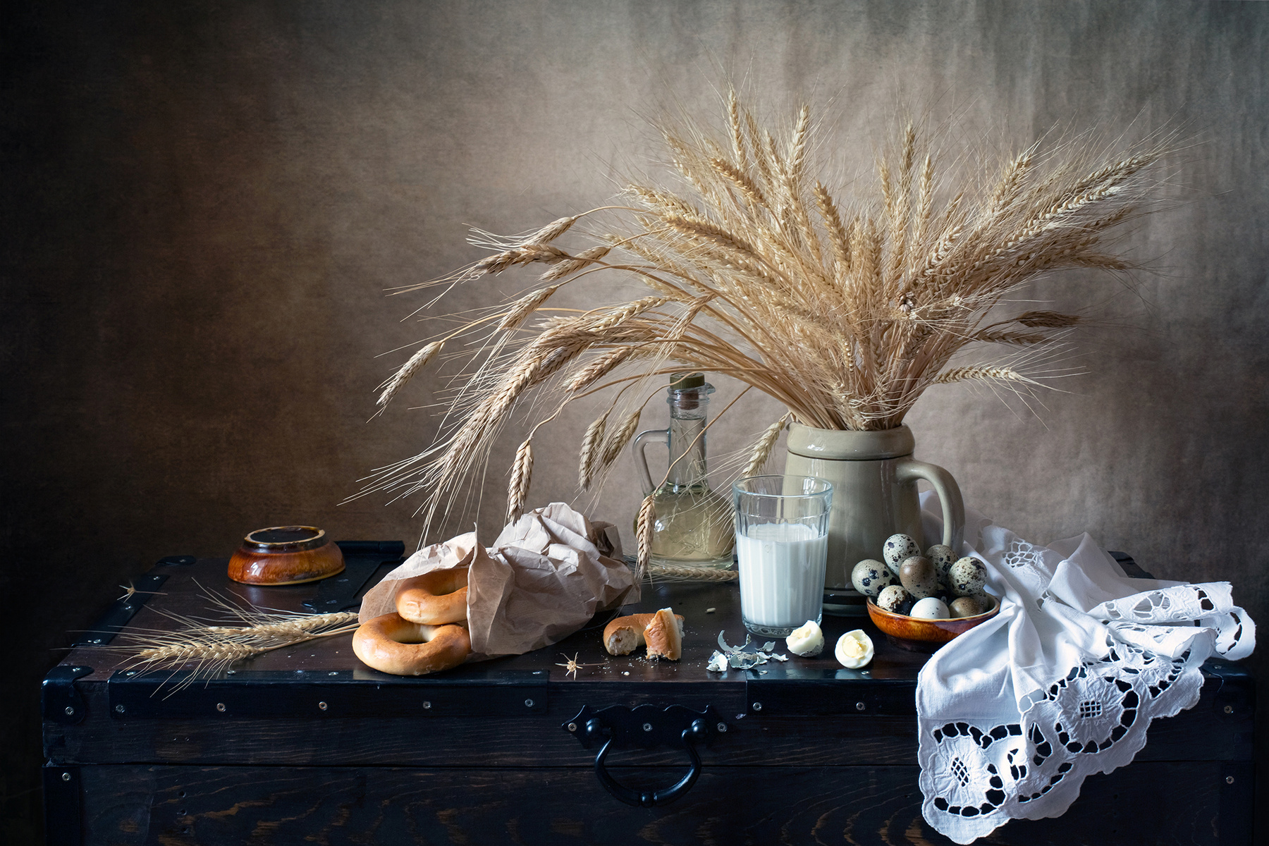 Перекус... миламиронова фотонатюрморт авторскоефото stilllife осень букет натюрмортсоснедью перекус снедь бублики молоко яйцо злаки колоски масло