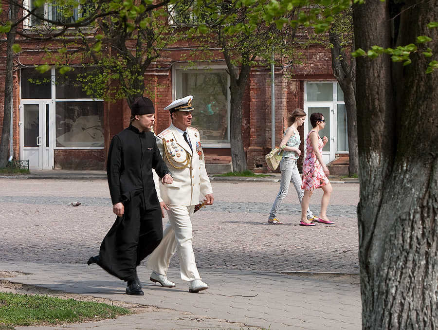 В ногу... 