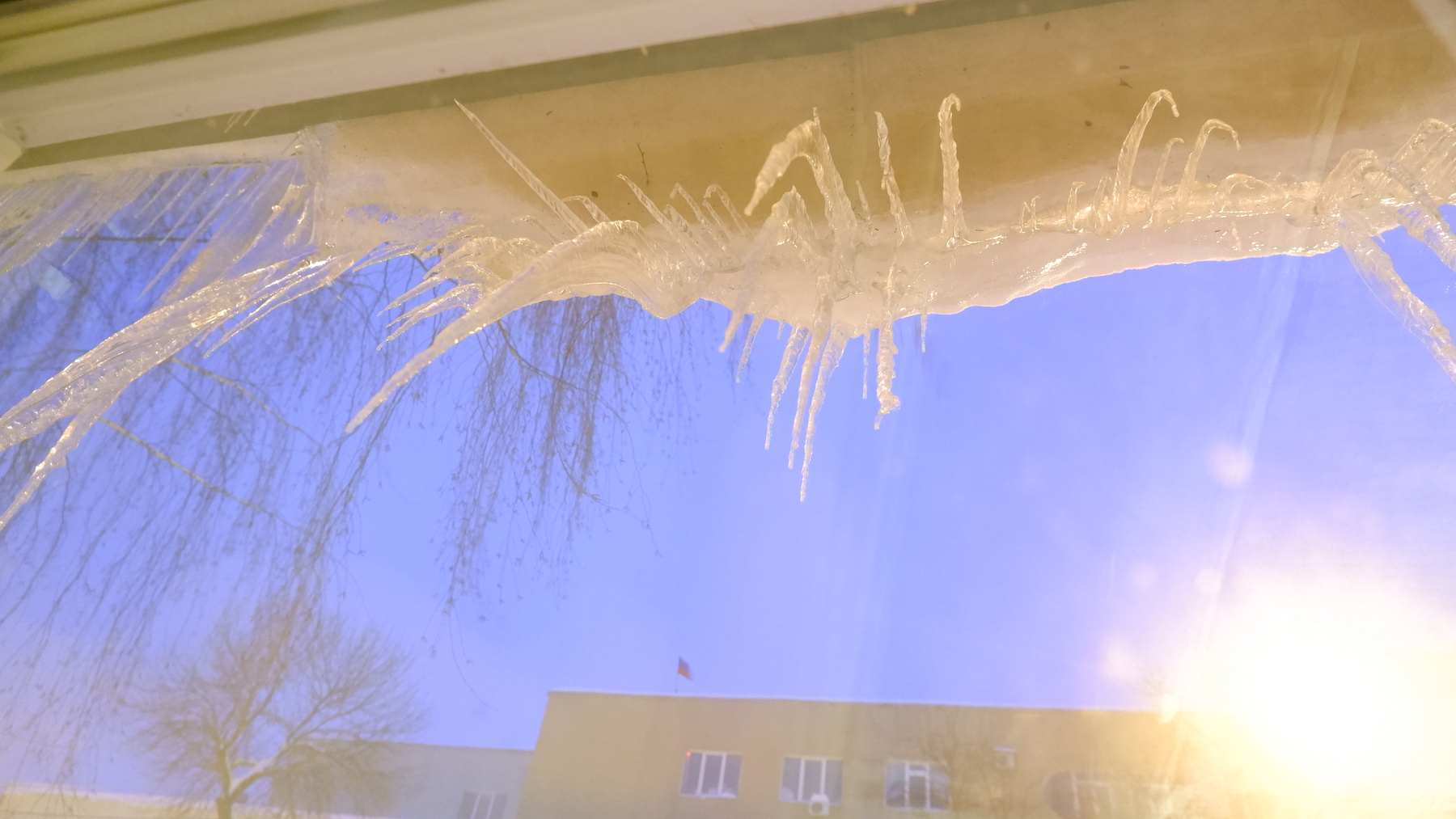 Весна в окно стучится... 