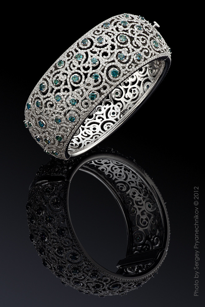 Ювелирный постер. Diamond Jewelry. Фотосъемка ювелирных изделий с бриллиантами и драгоценными камнями. Jewellery Photography  Izmestiev Pryanechnikov Прянечников александриты бриллианты Diamonds Precious Gems 