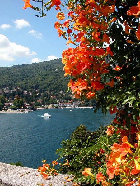спешат в рай "Isola Bella" на "Lago Maggiore"