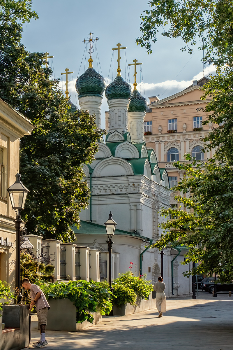 "По переулкам бродит лето...", Москва м