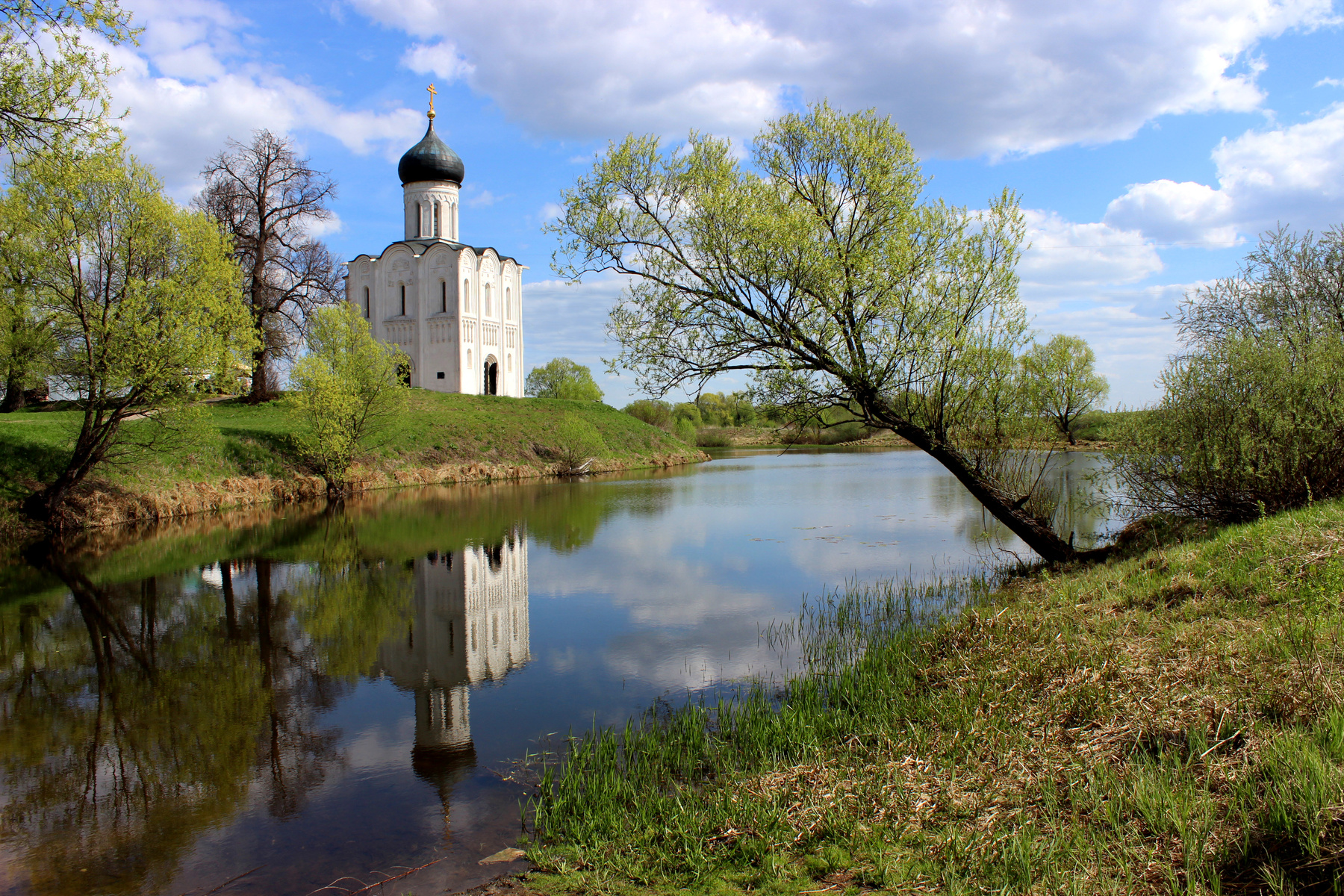 Зеркальная красота Храм Покрова на Нерли