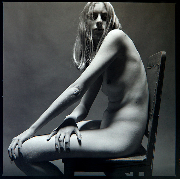 girl on the chair 9869 