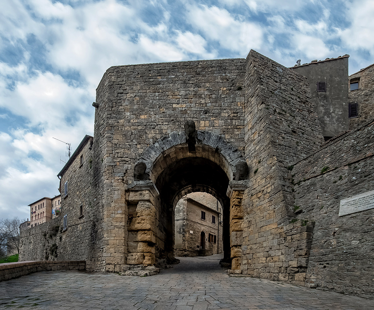 Porta all′Arco Volterra Italia