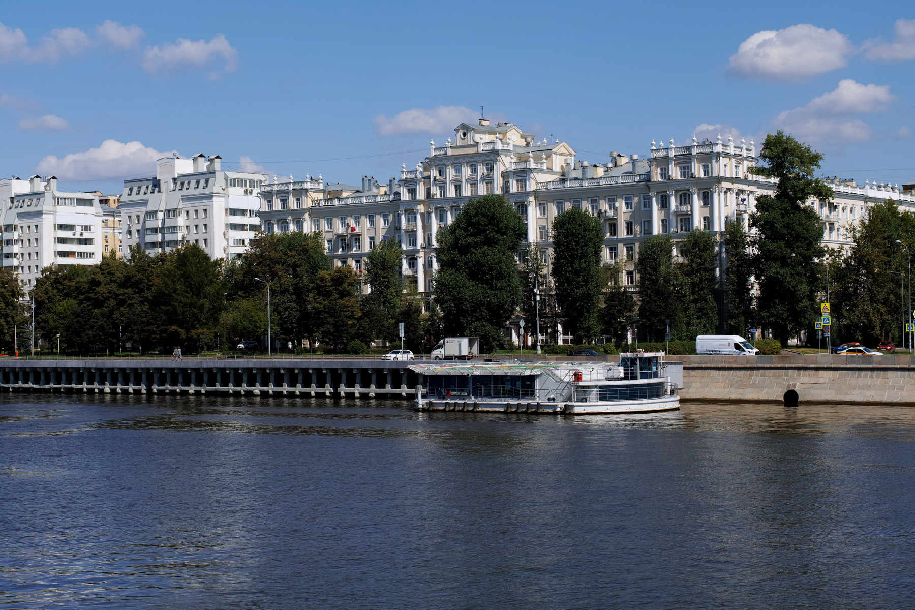 Краснохолмская набережная город Москва река набережная Краснохолмская