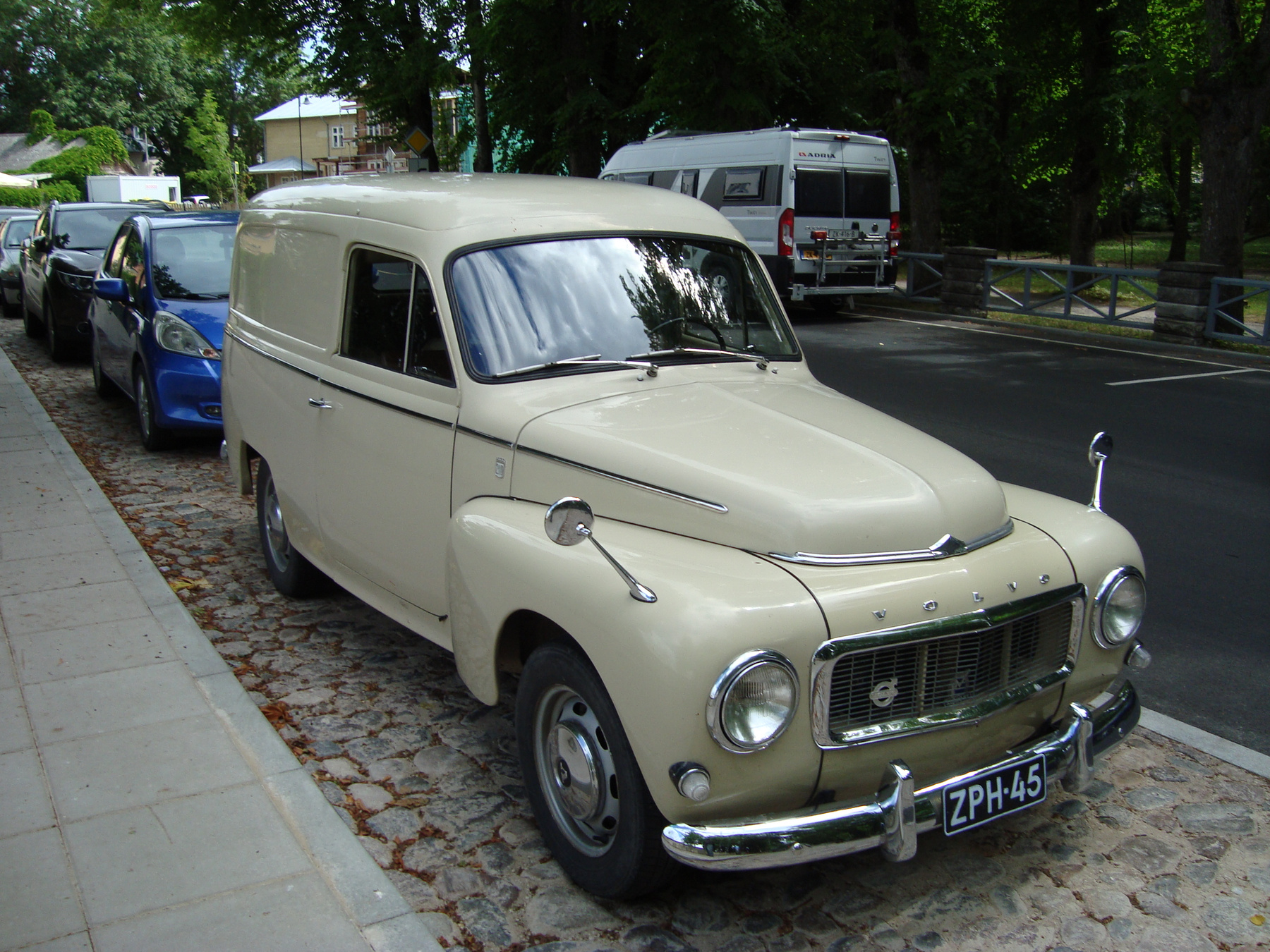 Машина Volvo. Volvo