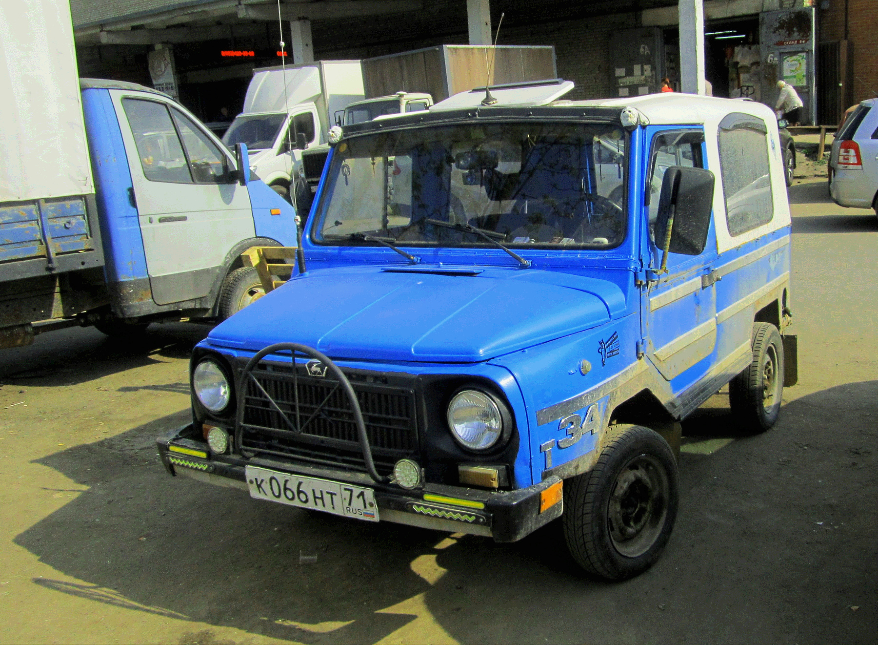 ЛУАЗ ЛУАЗ авто склад стоянка весна