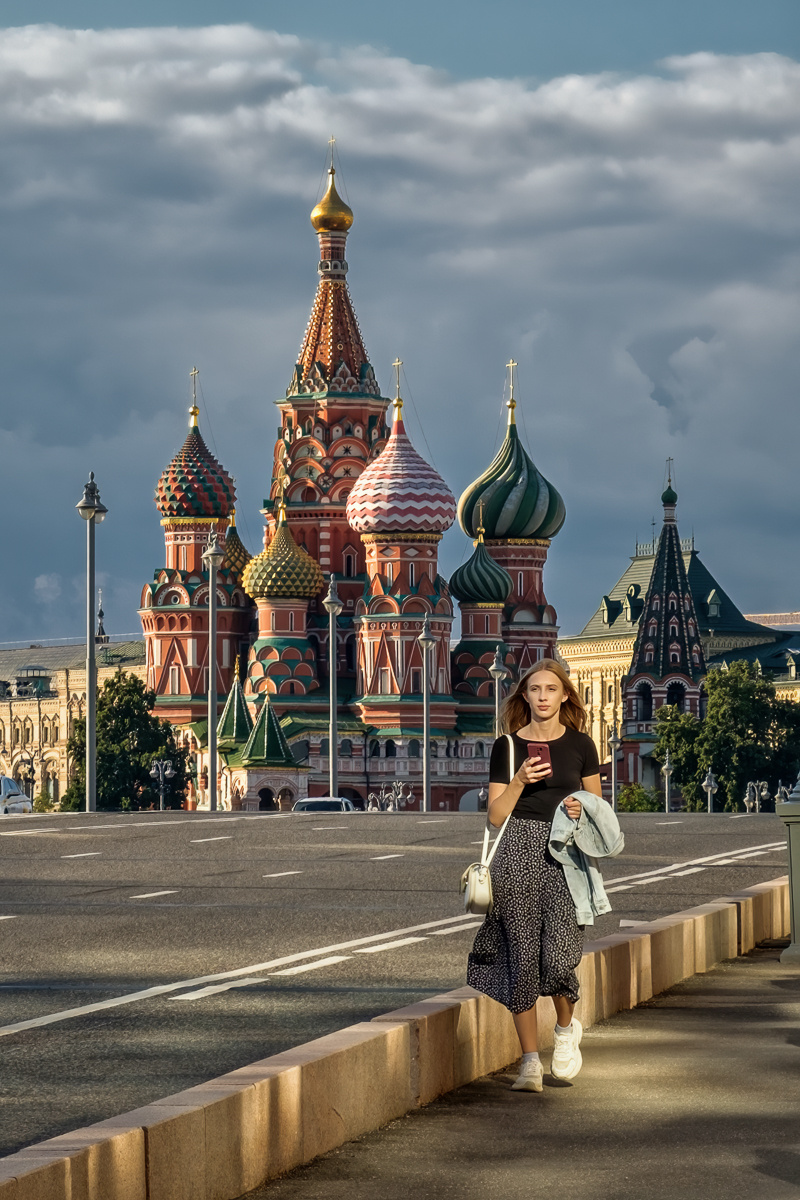 На исходе дня... москва