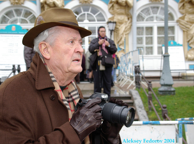 Заезжий фотограф знатный господин с MINOLTA